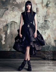 Vogue_Japan_-_September_2014-235.thumb.jpg.0a72f87b18600c7dbaba906997fc5789.jpg