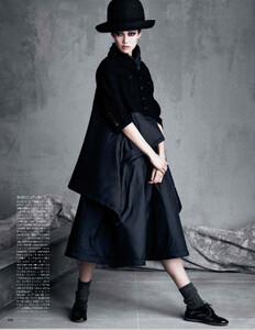 Vogue_Japan_-_September_2014-236.thumb.jpg.6611a46ca5d4bd25d06041782872923a.jpg