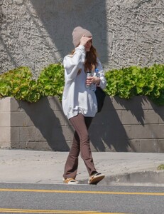 ashlee-simpson-leaving-her-pilates-class-in-la-03-30-2023-1.jpg