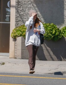 ashlee-simpson-leaving-her-pilates-class-in-la-03-30-2023-2.jpg