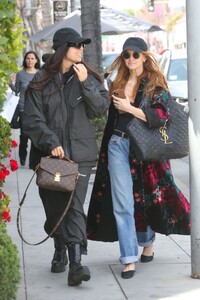 ashlee-simpson-out-for-lunch-with-a-friend-in-beverly-hills-05-04-2023-2.jpg
