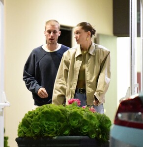 hailey-and-justin-bibeber-on-a-date-night-in-hollywood-05-04-2023-6.jpg