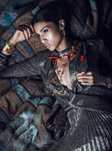 imaan-hammam-by-lachlan-bailey-for-vogue-paris-august-2014-4.thumb.jpg.6d160abfdaf4b582e6667ce9e7048905.jpg
