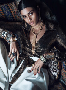 imaan-hammam-by-lachlan-bailey-for-vogue-paris-august-2014-5.thumb.jpg.722bc3fa63719734b3197d7b88186e1a.jpg