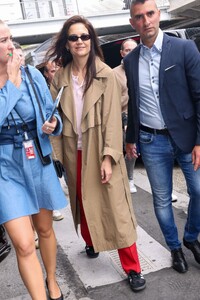 katie-holmes-arrives-at-nice-airport-05-17-2023-2.jpg