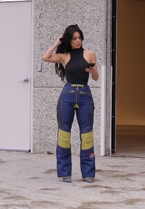 kim-kardashian-leaves-her-offices-at-calabasas-04-28-2023-4.jpg