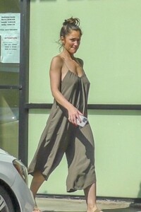 minka-kelly-and-dan-reynolds-at-a-tanning-salon-in-los-feliz-05-19-2023-0.jpg