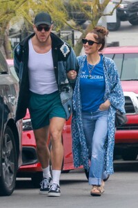 minka-kelly-and-dan-reynolds-out-for-breakfast-05-16-2023-1.jpg