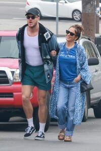 minka-kelly-and-dan-reynolds-out-for-breakfast-05-16-2023-3.jpg
