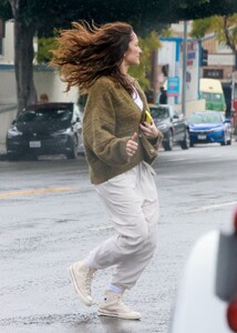 minka-kelly-out-for-lunch-at-all-time-restaurant-in-los-angeles-02-27-2023-3.jpg