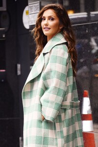 minka-kelly-outside-the-gma-studios-in-manhattan-05-02-2023-2.jpg