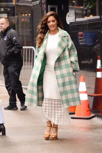 minka-kelly-outside-the-gma-studios-in-manhattan-05-02-2023-4.jpg