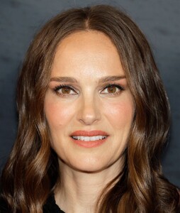 natalie-portman-angel-city-premiere-in-west-hollywood-05-04-2023-4.jpg