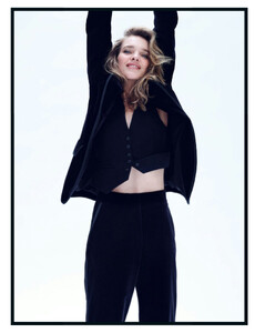 vogue-paris-09-2020_natalia_by_nathaniel-goldberg5.thumb.jpg.229c450d96fc0efb3e079305c4e7c5eb.jpg
