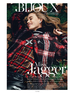 vogue-paris-2013-aout-89.thumb.jpg.f3f536e4370b1c169815cb95c7449639.jpg