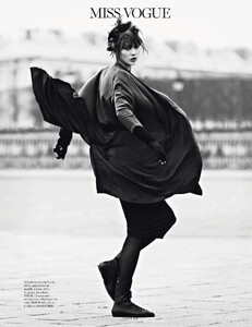 vogue-paris-2013-mars-271.thumb.jpg.33e2ce5efb60dd3f7298a28c6f076dc8.jpg