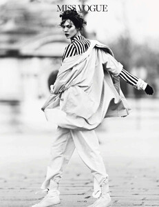 vogue-paris-2013-mars-273.thumb.jpg.5c93da92a5a675efb3fbb92de537e37e.jpg