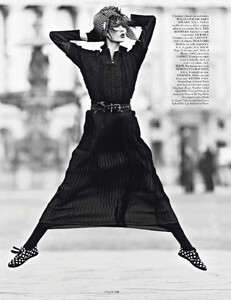 vogue-paris-2013-mars-276.thumb.jpg.083919029be58f695bee7968586deb4e.jpg