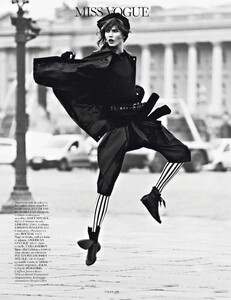 vogue-paris-2013-mars-278.thumb.jpg.b8d81f9392739c605ce80ea2c2120270.jpg
