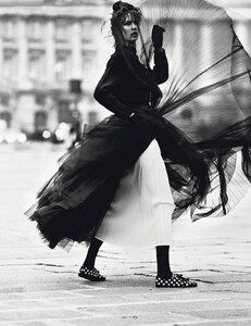 vogue-paris-2013-mars-279.thumb.jpg.8f25b41d1e18b38c0442c2b1d2f0dc60.jpg