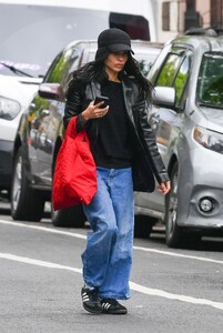 zoe-kravitz-out-and-about-in-new-york-05-04-2023-1.jpg