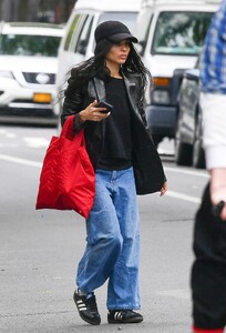 zoe-kravitz-out-and-about-in-new-york-05-04-2023-3.jpg