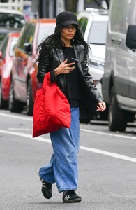 zoe-kravitz-out-and-about-in-new-york-05-04-2023-5.jpg