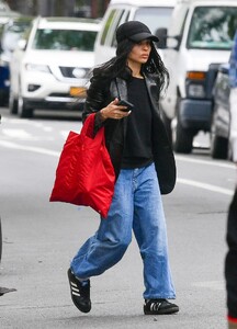 zoe-kravitz-out-and-about-in-new-york-05-04-2023-6.jpg