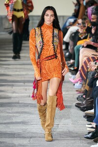 00003-etro-fall-22-ready-to-wear-milan-credit-gorunway.thumb.jpg.b092374698332d205b9f41c2da5bfbc1.jpg