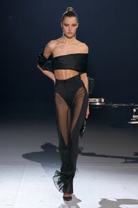 00031-mugler-fall-2022-ready-to-wear-credit-gorunway.thumb.jpg.95696a96f7bfb6f0ec0e10fbe31e9717.jpg