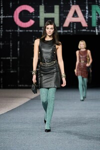 00051-chanel-fall-2022-ready-to-wear-paris-credit-gorunway.thumb.jpg.68a60ea425a3c6ebf660696a8b9b151a.jpg