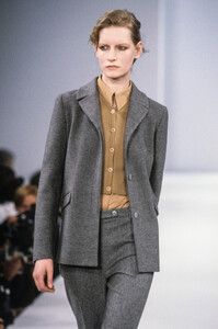 1323307331_MiuMiu1996WomenRTW71.thumb.jpg.5b82a1302d0abe079a012d2c96e43e67.jpg