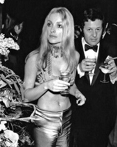 Sharon Tate and Gene Gutowski at the London premiere of _Rosemary's baby_ (Jan_ 1969).jpeg