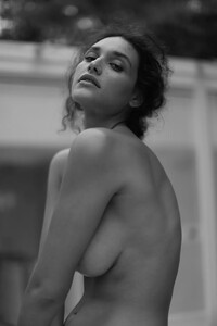 Debora Nascimento - side boob.jpg