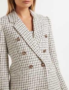 AllTerritories_OnBody_27942502_D (1).jpg