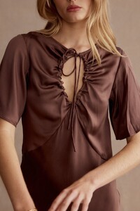 MIA_DRESS_ESPRESSO_DETAIL_2048x2048_e23a21aa-0f6d-4bb6-8c8f-36f43e74b972_800x1200.jpg