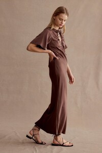 MIA_DRESS_ESPRESSO_SIDE_2048x2048_e9873544-6160-4057-9a53-410eeadd38ff_800x1200.jpg