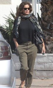 cindy-crawford-out-and-about-in-malibu-05-17-2023-6.jpg