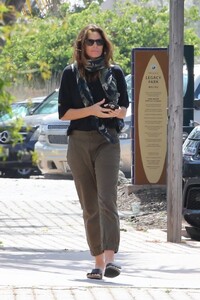 cindy-crawford-out-and-about-in-malibu-05-17-2023-9.jpg
