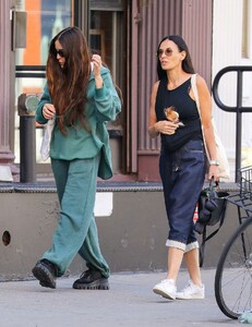 demi-moore-and-scout-willis-out-in-new-york-05-26-2023-1.jpg
