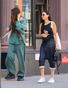 demi-moore-and-scout-willis-out-in-new-york-05-26-2023-5.jpg