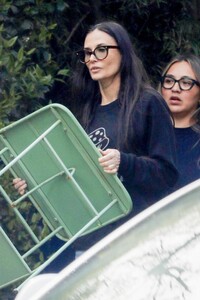 demi-moore-and-tallulah-and-scout-willis-visits-rumer-willis-house-in-los-angeles-03-31-2023-6.jpg