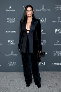 demi-moore-at-wsj.-magazine-2021-innovator-awards-in-new-york-11-01-2021-5.jpg