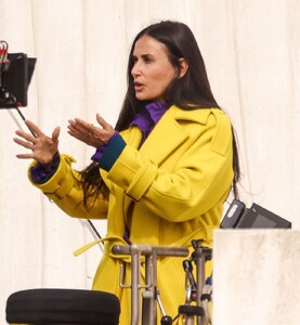 demi-moore-on-the-set-of-the-substance-in-antibes-09-13-2022-3.jpg
