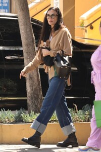 demi-moore-out-buys-clothes-for-her-dog-at-quilted-monkey-home-goods-store-in-santa-monica-03-25-2023-5.jpg