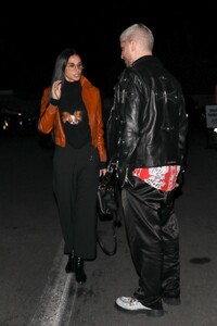 demi-moore-out-for-dinner-with-a-mystery-guy-in-beverly-hills-11-20-2022-2.jpg