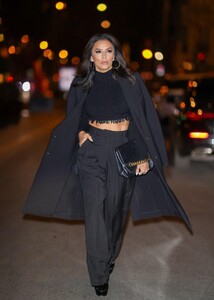 eva-longoria-heading-to-an-event-in-paris-03-02-2023-6.jpg