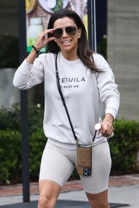 eva-longoria-leaves-a-hair-salon-in-west-hollywood-05-19-2023-9.jpg