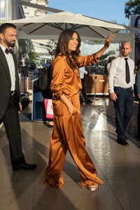 eva-longoria-leaves-hotel-martinez-in-cannes-05-26-2023-2.jpg