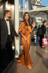 eva-longoria-leaves-hotel-martinez-in-cannes-05-26-2023-5.jpg